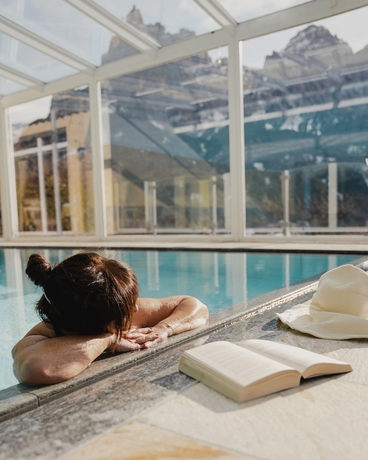 Imagen de la piscina del Hotel Mirabell Alpine Garden Resort. Foto 12