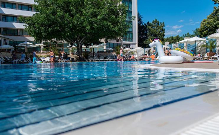 Imagen de la piscina del Hotel Mirabelle - All Inclusive by Astoria Collection. Foto 17