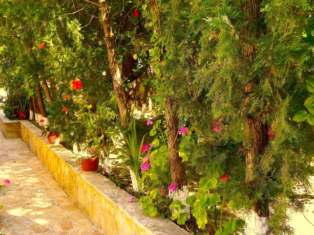 Imagen de los exteriores del Hotel Mirabelle. Foto 10