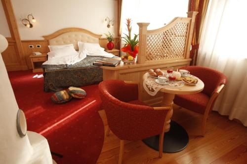 Imagen de la habitación del Hotel Mirabello, Fiera di Primiero. Foto 9