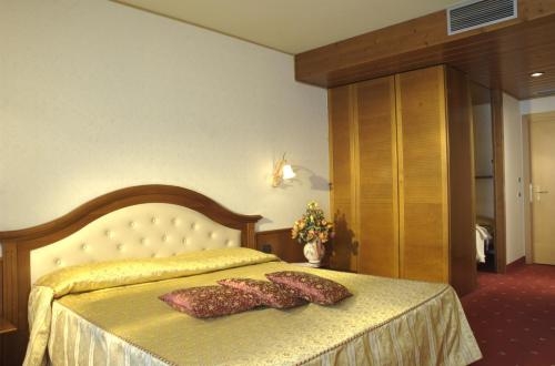 Imagen de la habitación del Hotel Mirabello, Fiera di Primiero. Foto 10