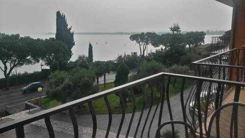 Imagen de la habitación del Hotel Mirabello, Sirmione. Foto 5