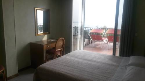 Imagen de la habitación del Hotel Mirabello, Sirmione. Foto 15