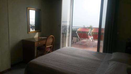 Imagen de la habitación del Hotel Mirabello, Sirmione. Foto 16