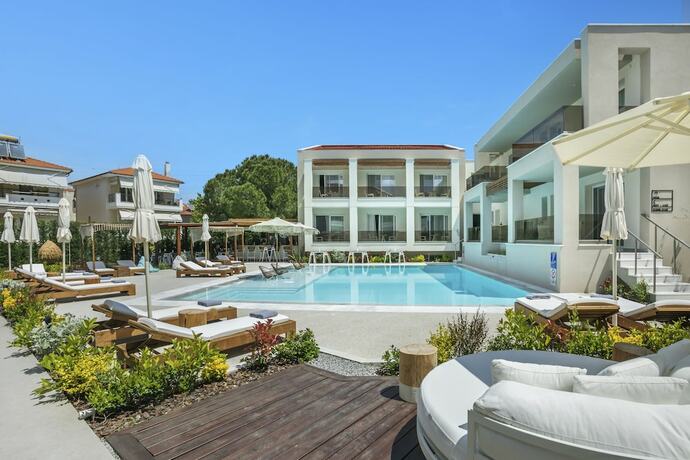 Imagen general del Hotel Mirablue Luxury Residences. Foto 1