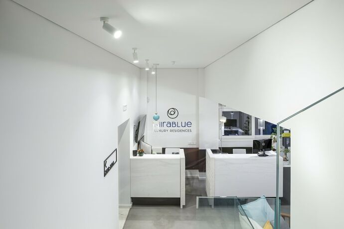 Imagen general del Hotel Mirablue Luxury Residences. Foto 2
