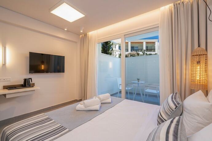 Imagen general del Hotel Mirablue Luxury Residences. Foto 3