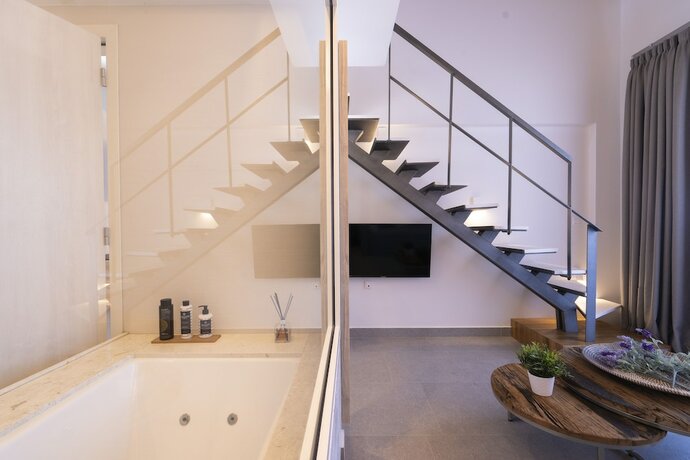 Imagen de la habitación del Hotel Mirablue Luxury Residences. Foto 17