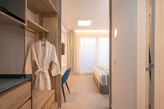 Imagen general del Hotel Mirablue Luxury Residences. Foto 10