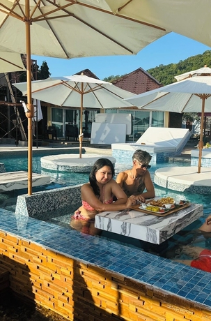 Imagen de la piscina del Hotel Miracle BeachClub Lux Sunbedandfree credit. Foto 9