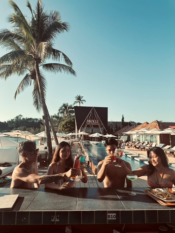 Imagen de la piscina del Hotel Miracle BeachClub Lux Sunbedandfree credit. Foto 10