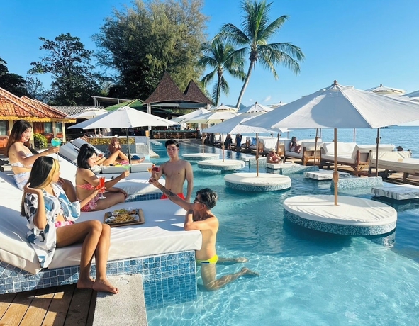 Imagen de la piscina del Hotel Miracle BeachClub Lux Sunbedandfree credit. Foto 12