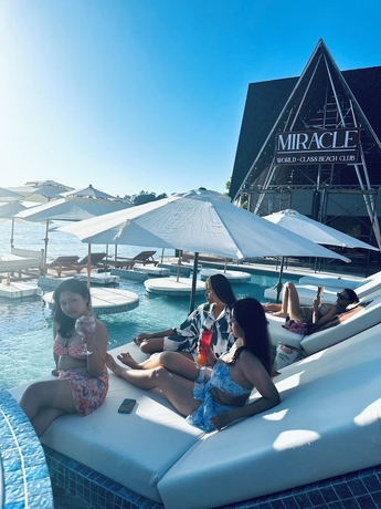 Imagen de la piscina del Hotel Miracle BeachClub Lux Sunbedandfree credit. Foto 14
