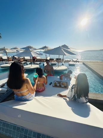 Imagen de la piscina del Hotel Miracle BeachClub Lux Sunbedandfree credit. Foto 15