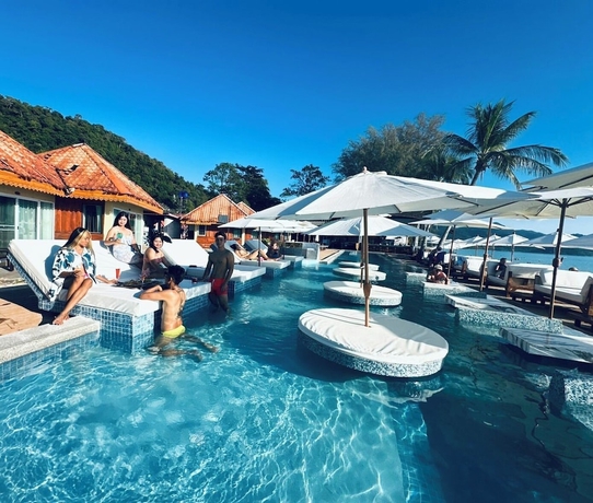 Imagen de la piscina del Hotel Miracle BeachClub Lux Sunbedandfree credit. Foto 16