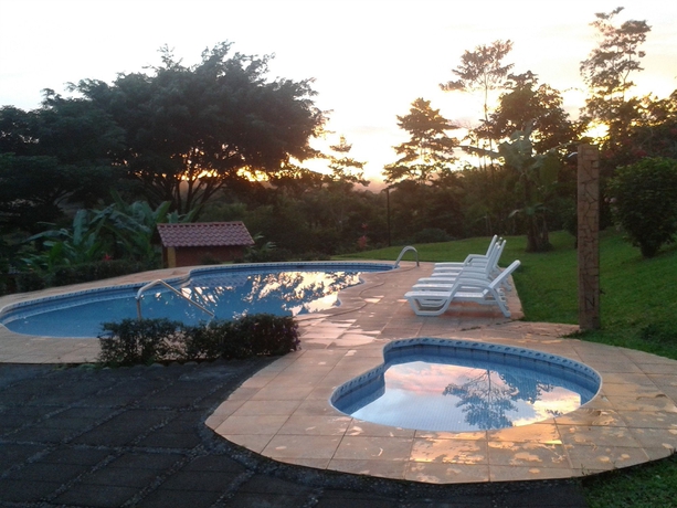 Imagen de los exteriores del Hotel Miradas Arenal and Hotsprings. Foto 9