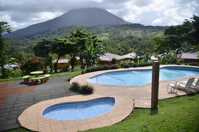 Imagen de la piscina del Hotel Miradas Arenal and Hotsprings. Foto 13