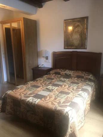 Imagen de la habitación del Hotel Mirador De Barcia. Foto 9