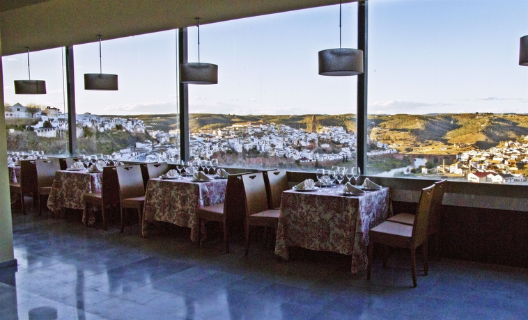 Imagen del bar/restaurante del Hotel Mirador De Montoro. Foto 2
