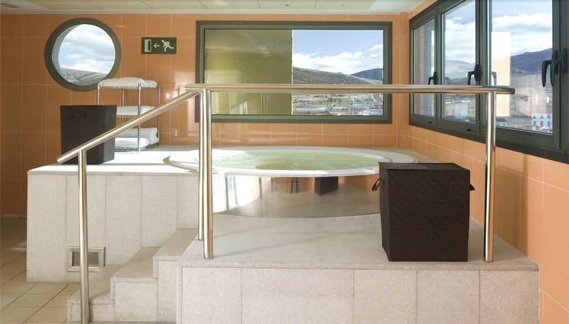 Imagen de la piscina del Hotel Mirador Del Moncayo. Foto 19