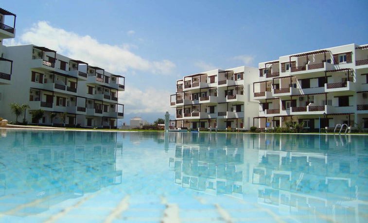 Imagen de la piscina del Hotel Mirador Golf Residence. Foto 16