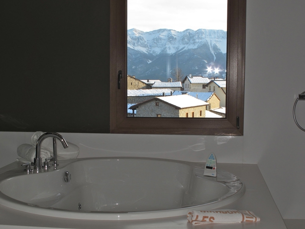 Imagen de la habitación del Hotel Mirador, Lles De Cerdanya. Foto 8