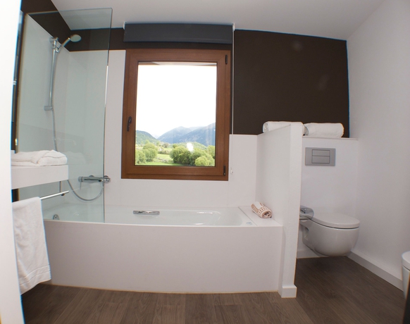 Imagen de la habitación del Hotel Mirador, Lles De Cerdanya. Foto 10