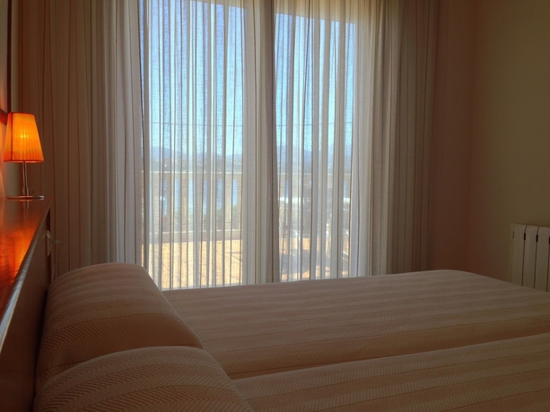 Imagen de la habitación del Hotel Mirador Ria De Bayona. Foto 13