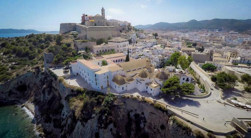 Imagen de los exteriores del Hotel Mirador de Dalt Vila. Foto 5