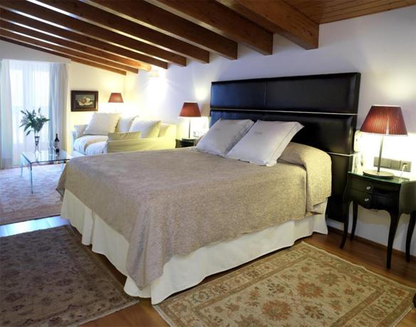 Imagen de la habitación del Hotel Mirador de Dalt Vila. Foto 4