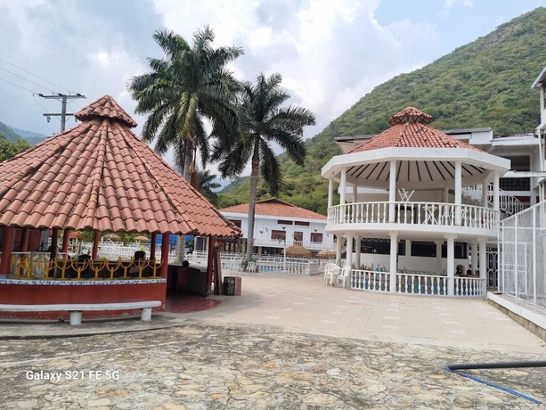 Imagen de la habitación del Hotel Mirador de la Monta&ntilde;a. Foto 15