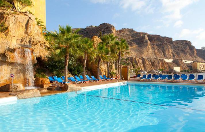 Imagen de la piscina del Hotel Mirador del Cabo Solo Adultos. Foto 12