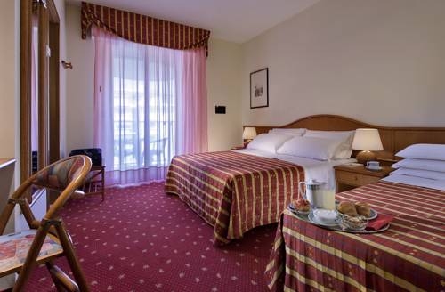 Imagen general del Hotel Mirafiori. Foto 12