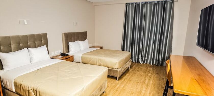 Imagen de la habitación del Hotel Miraflores City. Foto 12