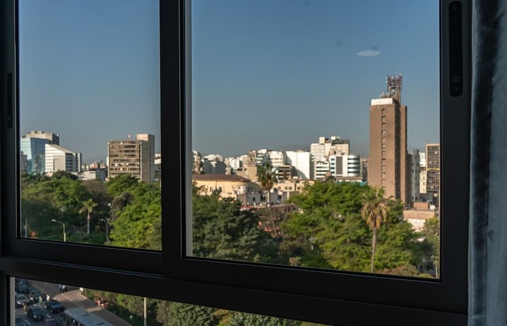 Imagen de la habitación del Hotel Miraflores City. Foto 14