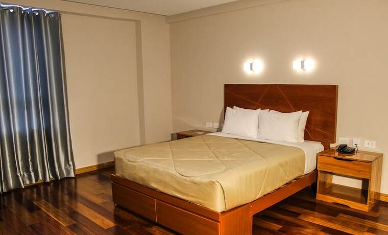 Imagen de la habitación del Hotel Miraflores City. Foto 16