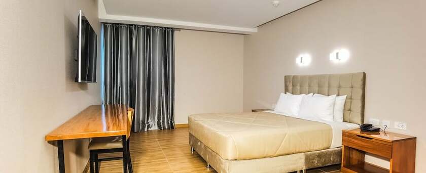 Imagen de la habitación del Hotel Miraflores City. Foto 18