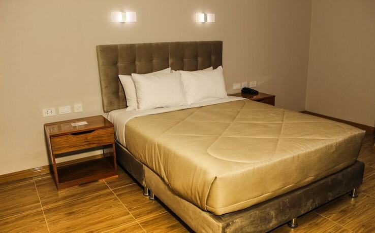 Imagen de la habitación del Hotel Miraflores City. Foto 20