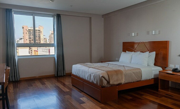 Imagen de la habitación del Hotel Miraflores City. Foto 21