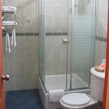 Imagen de la habitación del Hotel Miraflores Lodge. Foto 6