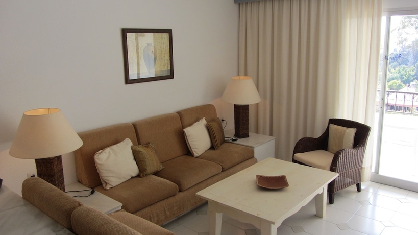 Imagen de la habitación del Hotel Miraflores Resort. Foto 12