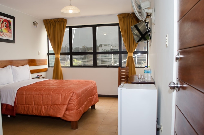 Imagen de la habitación del Hotel Miraflores Suites Centro. Foto 10