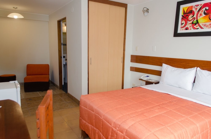 Imagen de la habitación del Hotel Miraflores Suites Centro. Foto 11