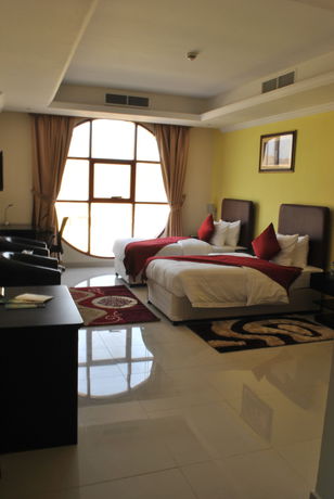 Imagen de la habitación del Hotel Mirage Al Aqah. Foto 7