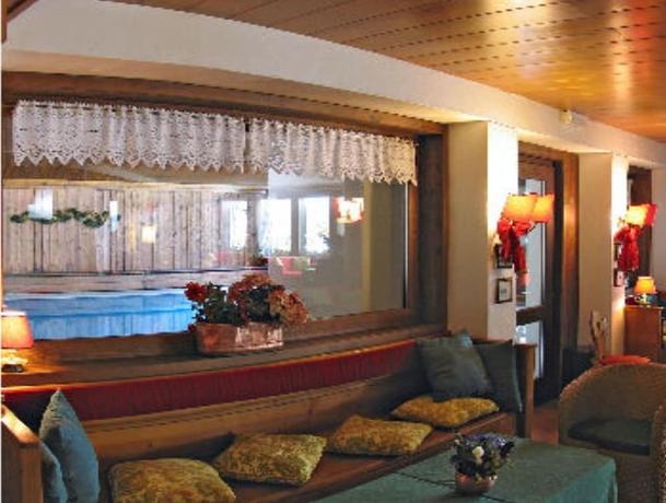 Imagen de los interiores del Hotel Mirage, Cortina d'Ampezzo . Foto 14