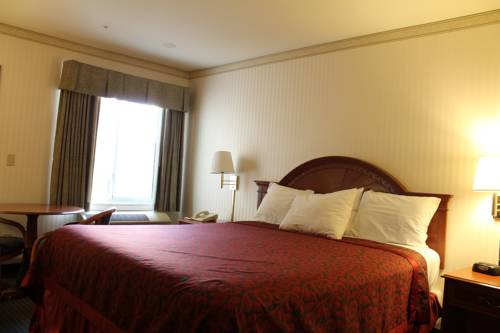 Imagen de la habitación del Hotel Mirage Inn and Suites. Foto 1