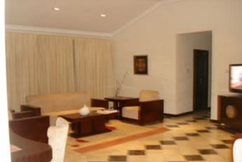 Imagen general del Hotel Mirage Royale. Foto 11