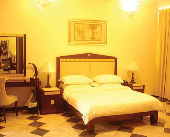 Imagen general del Hotel Mirage Royale. Foto 12