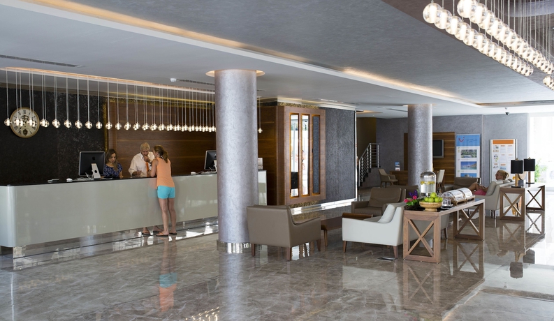 Imagen de los interiores del Hotel Mirage World. Foto 7