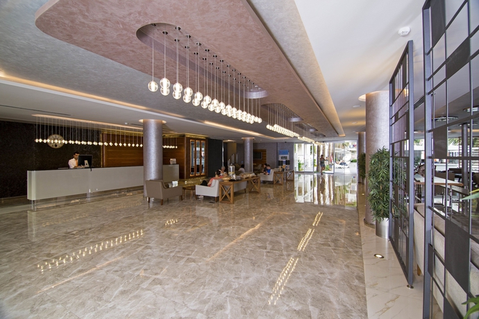 Imagen de los interiores del Hotel Mirage World. Foto 8